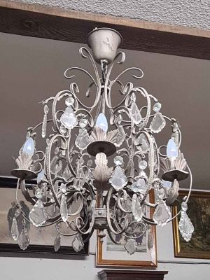 Lüster mit Eisenkorpus mit Glaszierde